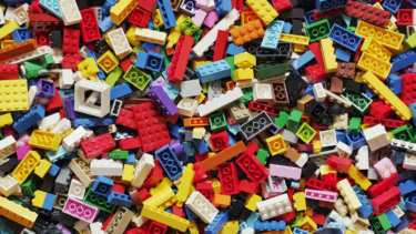 Legosteine so weit das Auge reicht. Im LEGO Discovery Centre dürfen alle selbst mit anpacken und ihrer Fantasie freien Lauf lassen