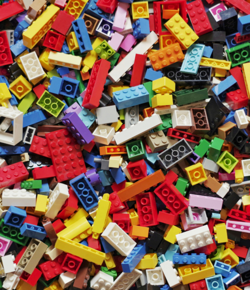 Legosteine so weit das Auge reicht. Im LEGO Discovery Centre dürfen alle selbst mit anpacken und ihrer Fantasie freien Lauf lassen