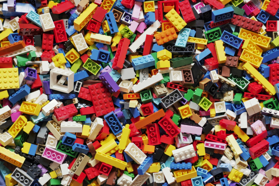 Legosteine so weit das Auge reicht. Im LEGO Discovery Centre dürfen alle selbst mit anpacken und ihrer Fantasie freien Lauf lassen