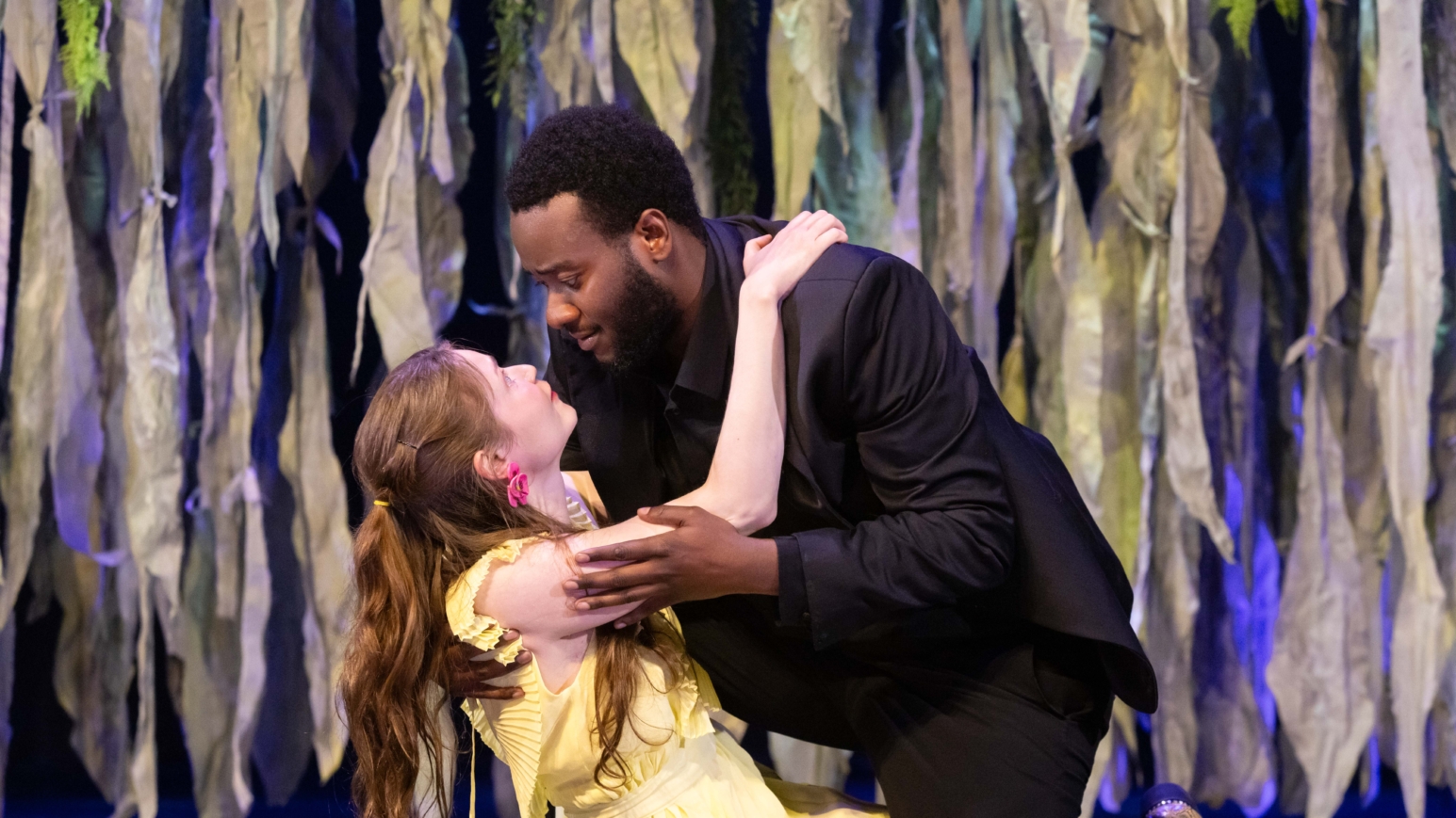 Gepeinigter Rächer: Celio-Silvestre Tamele als Heathcliff in „Sturmhöhe“