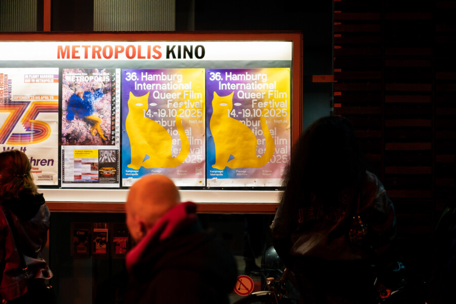 Plakate vor dem Metropolis Kino 2025