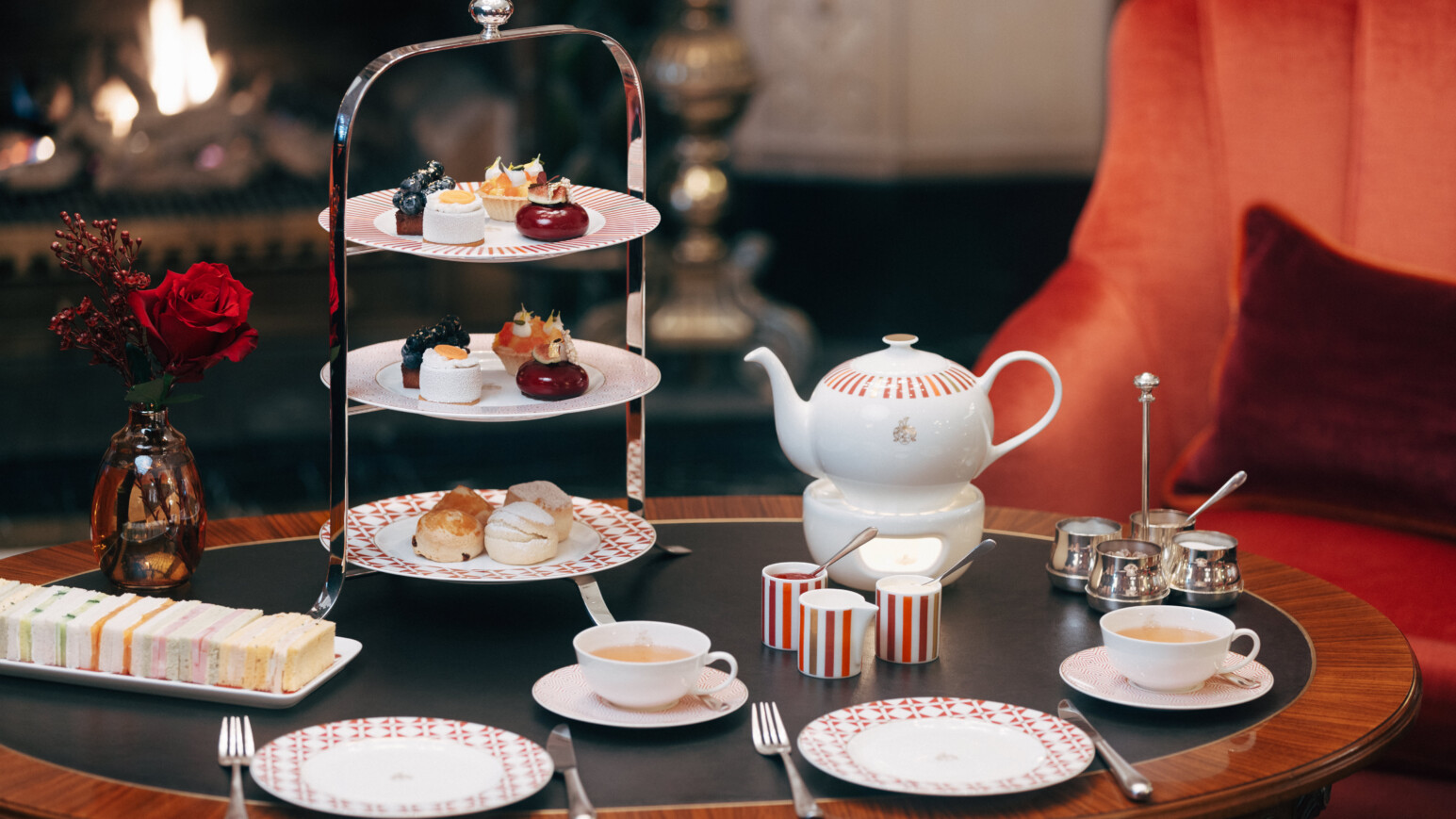 Very british: Afternoon Tea wie hier im Vier Jahreszeiten wird immer beliebter/©Max Arens