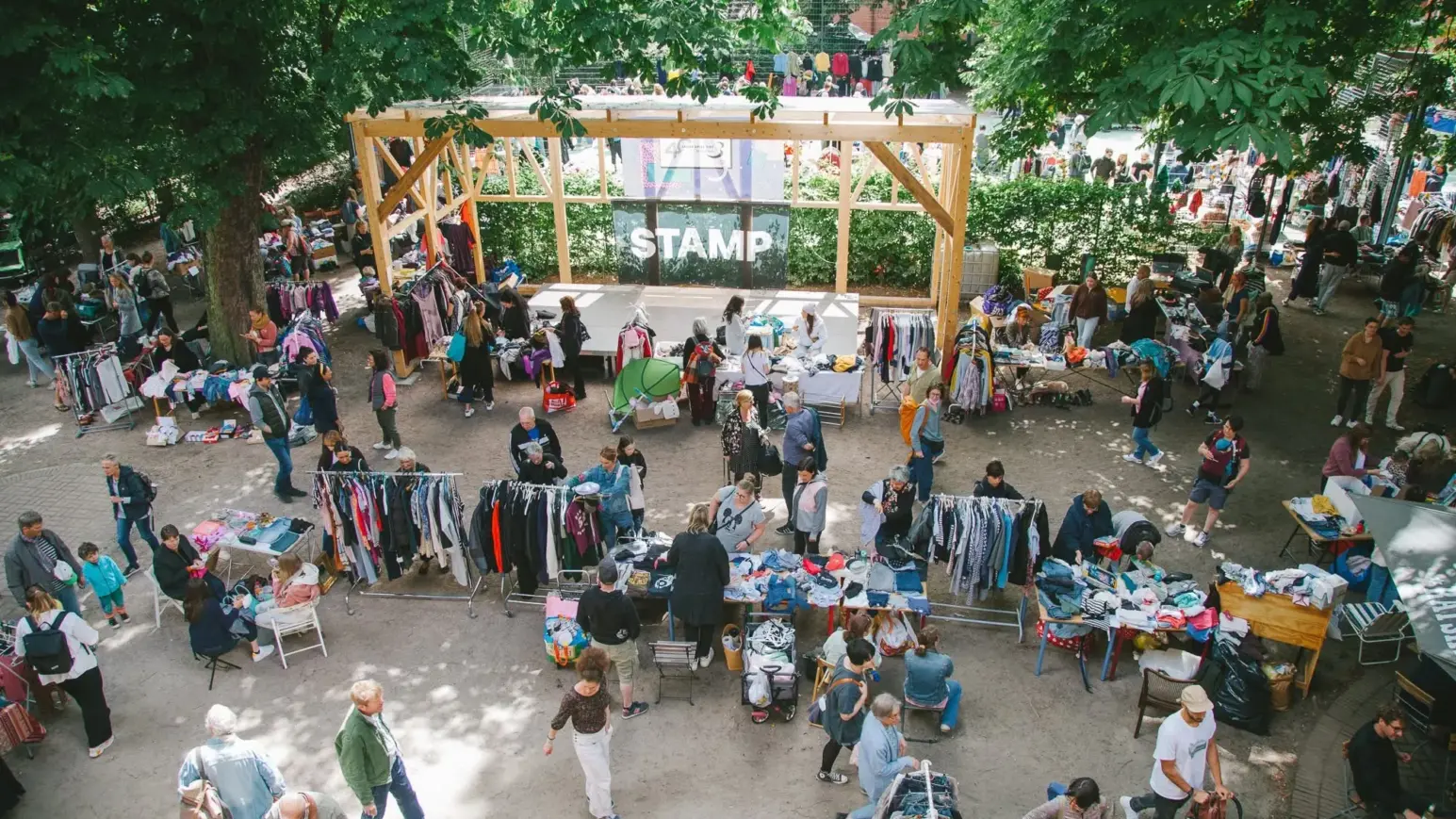 Nachbarschaftsflohmarkt im HausDrei
