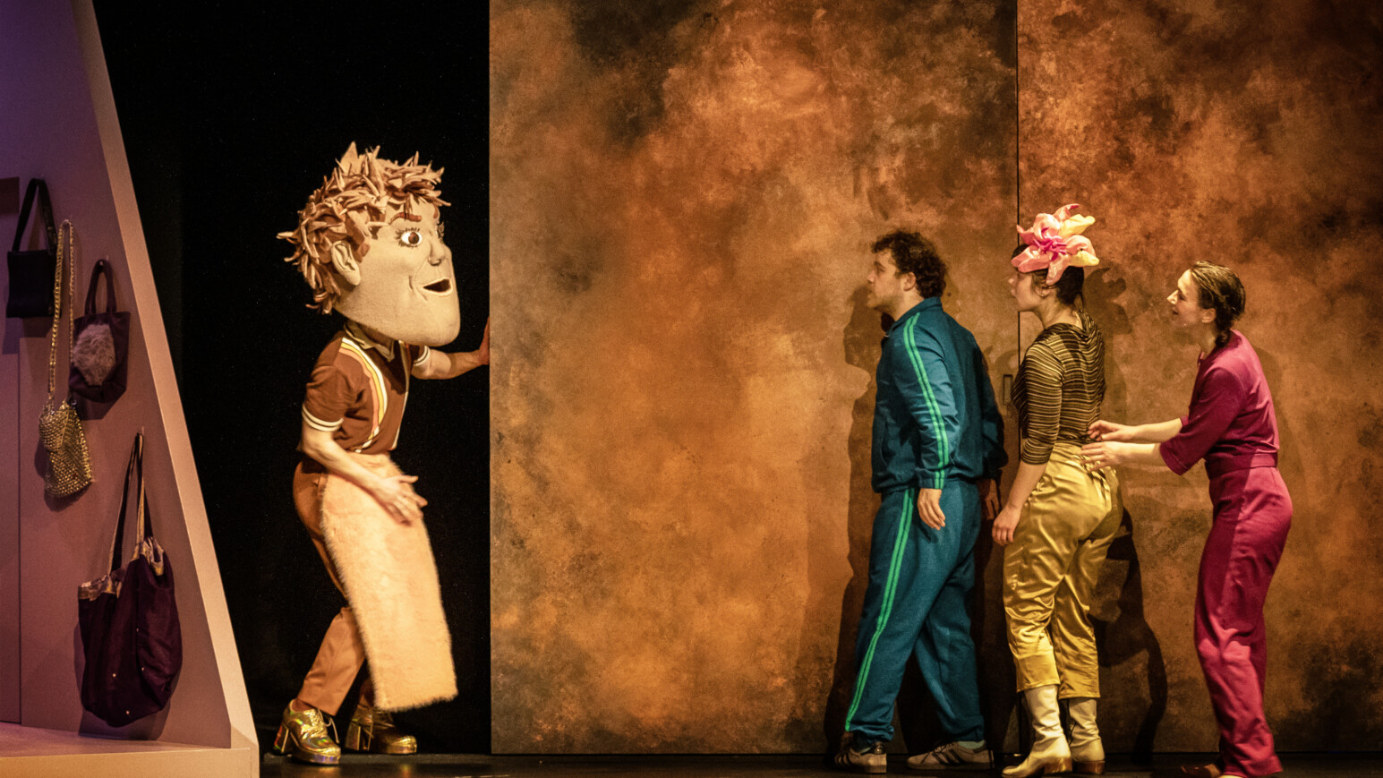 Unter anderem mit dabei: das Junge Schauspielhaus mit der Inszenierung "Die Schöne und das Biest"