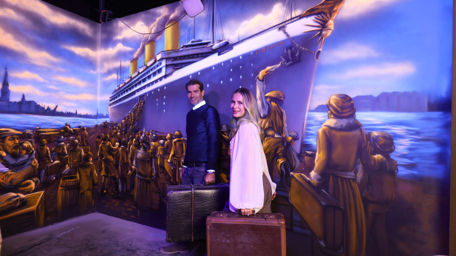 Die Gründer Martin und Iryna Thater von GolfStory Hamburg  an der Bahn TOR_ZUR_WELT_3