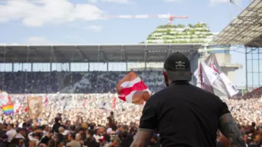 Die Fanmassen sollen künftig eine Hymne bekommen