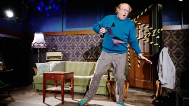 Ole allein zu Haus mit Julian Greis und Arne Bischoff im Nachtasyl