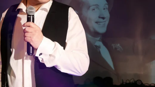 Stephan Hippe mit „Douce France“ im Allee Theater